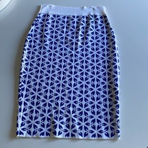 Stretchy pencil skirt in blue ikat print